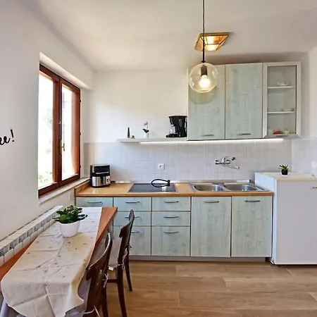 Mak Charming Close To The Sea Apartment Funtana